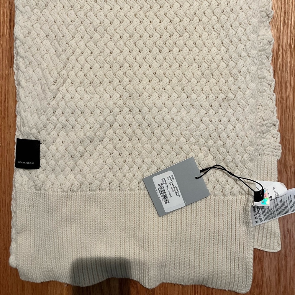 Brand new with tags Canada  Goose knit wool scarf